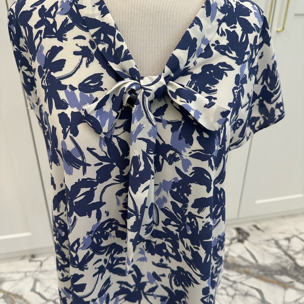 Tie-Neck Floral Blouse in Cream and Blue